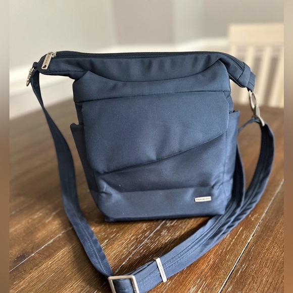 Travelon cross body bag - Picture 1 of 11